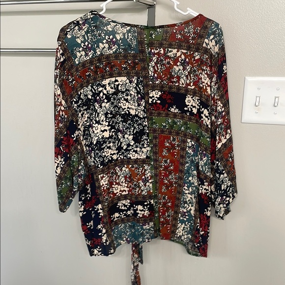 White Birch Brand Women's Multicolor Floral Top - Picture 5 of 6